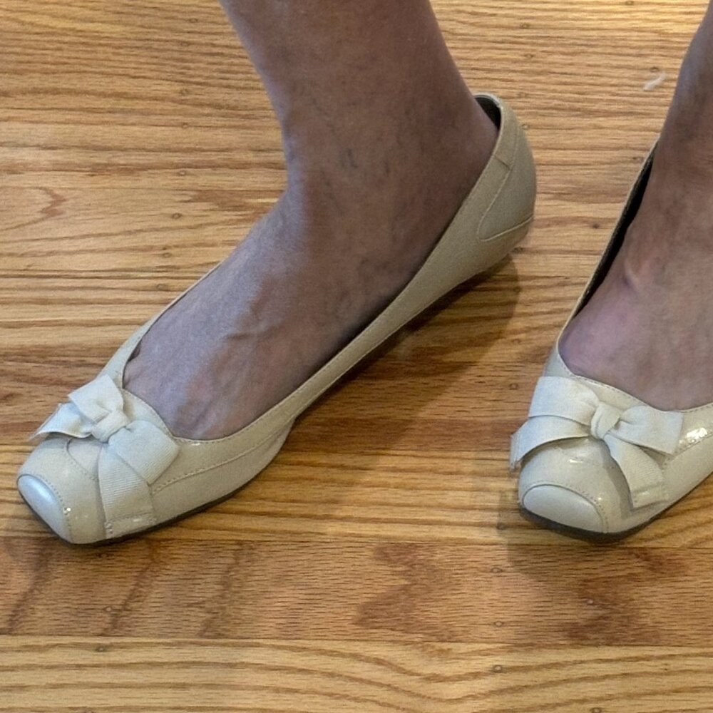 Ruby & Bloom Bowknot Square Flats Patent Leather Beige Shoes Size 9.5